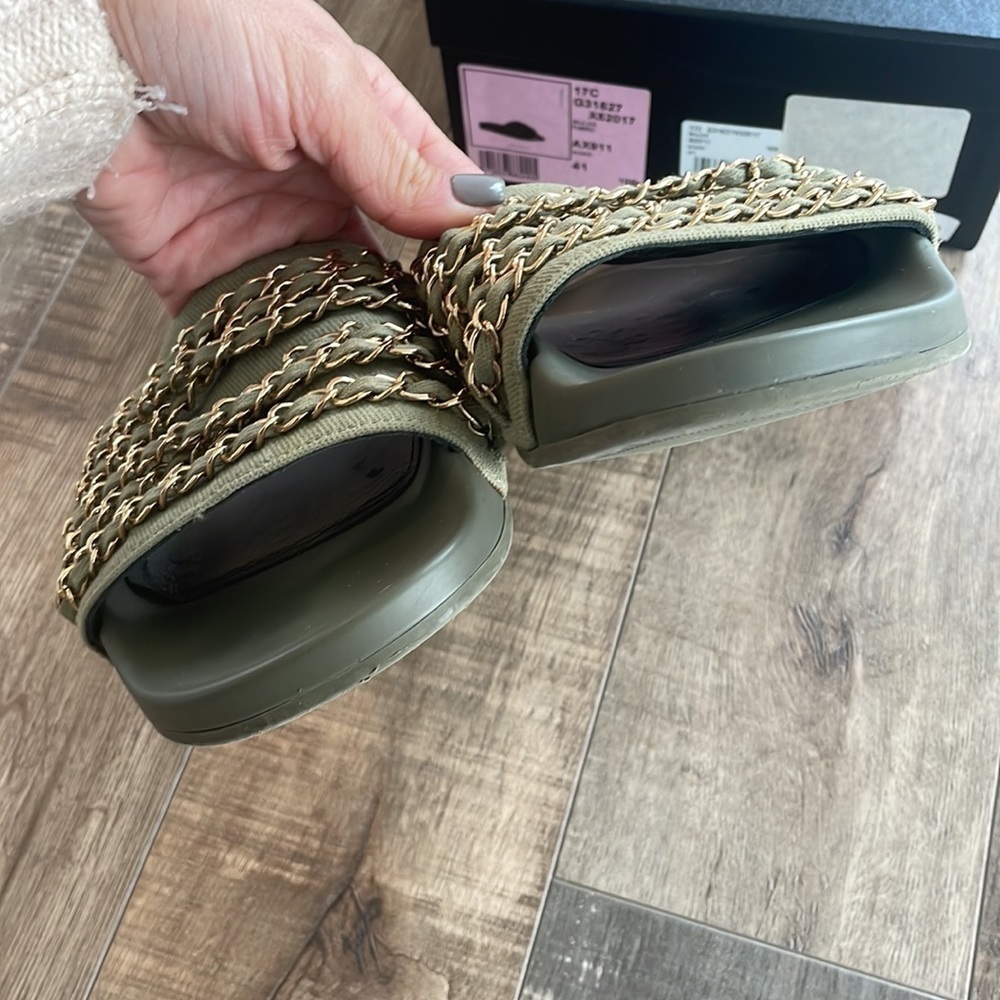Chanel Chain slides in khaki with gold chain size 41 comes with box - Picture 6 of 7